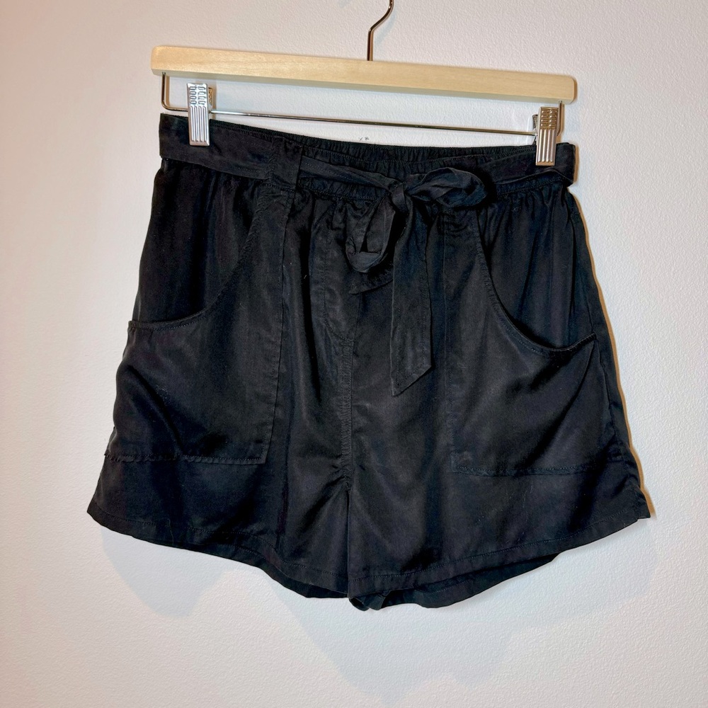 Carly Jean Los Angeles (CJLA) Atwood Shorts - black - sz. M
